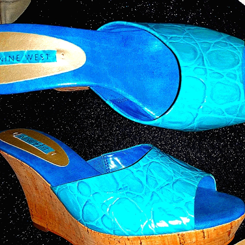 Ladies Nine West turquoise shoes